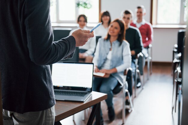 Photo de personnes en situation de travail - POEI